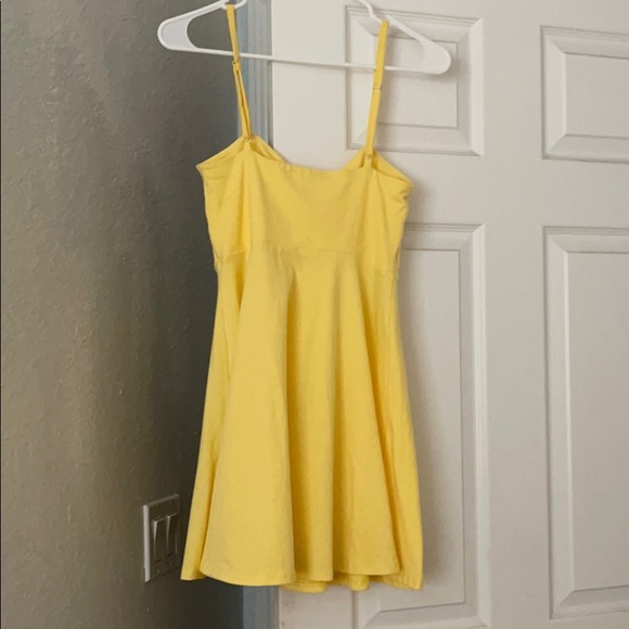 Yellow sundress only worn once - Picture 2 of 2